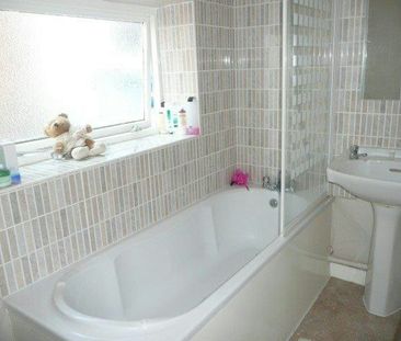 Terraced House to rent on - Photo 2