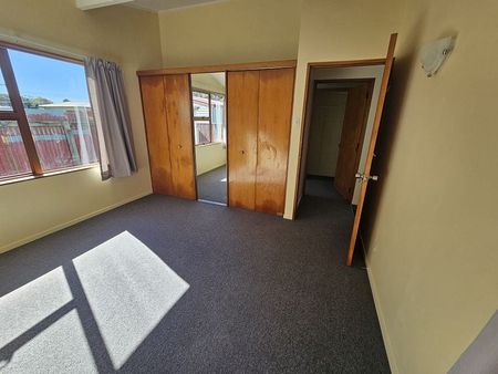 Charming 2BR Unit in Whanganui - Photo 4