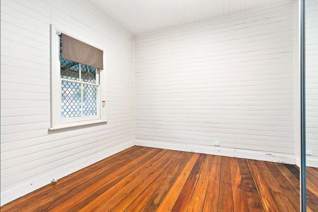 Older style neat and tidy three bedroom home - Photo 2