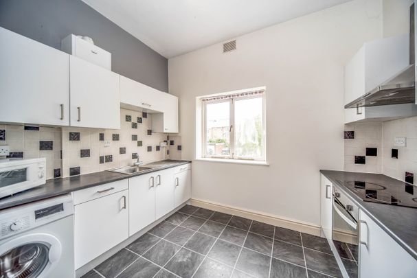 1 bedroom flat to rent Ashburnham Road, MK40 1EA - Photo 1