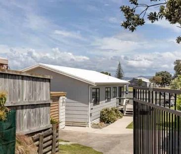 Coastal Living - Fully furnished. - Photo 2