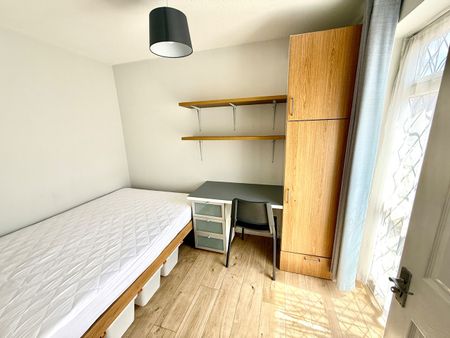 4 Bed End Terrace, Lodge Road, SO14 - Photo 4