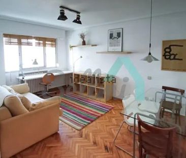 Alquiler de piso en Calle Cardenal Cienfuegos - Photo 2