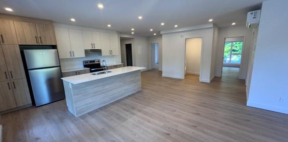 Immense 5 ½ (2 salles de bain dont 1 dans la chambre des maîtres) - Photo 2