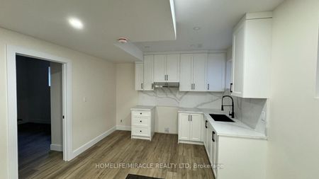 Detached Home For Lease | X8129732 - Photo 2