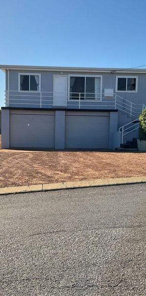 Comfortable home close to the ocean - Photo 1