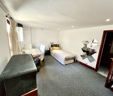 1 Bed Flat, Zinzan Street, RG1 - Photo 1