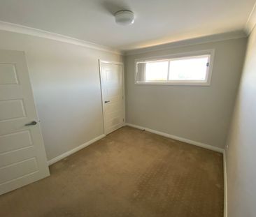 27 Voyager Street, GREGORY HILLS NSW 2557 - Photo 2