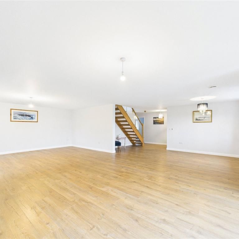 4 bedroom detached house to rent - Photo 1