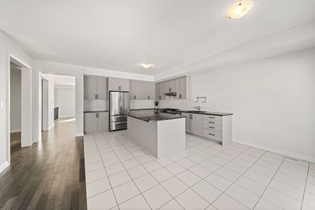 For Lease - 1466 Stovell Crescent Unit# Main & Upper, Innisfil, Ontario - Photo 2