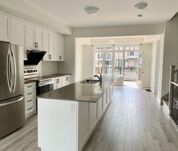 For Lease - 594 Murrell Boulevard, East Gwillimbury, Ontario - Photo 3