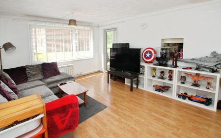 If you are looking to rent a large two bedroom flat to rent in Frenchay, then this could be the property for you. Please contact us for more information… - Photo 2