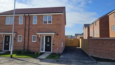 2 bedroom semi-detached house to rent - Photo 3