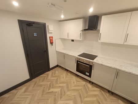 Room in a Shared House, Grayscroft Road, SW16 - Photo 5
