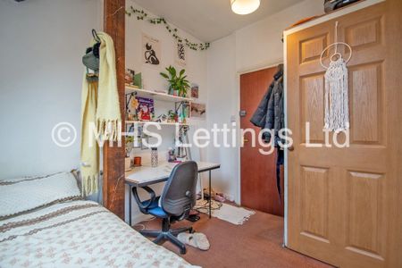 9 Bedroom End Terraced House for rent in Regent Park Avenue - Photo 3