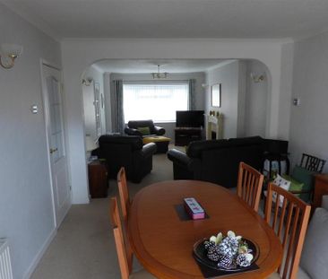 2 bedroom semi-detached bungalow to rent - Photo 2