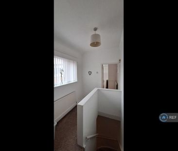 2 bedroom end of terrace house to rent - Photo 1