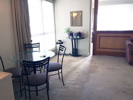 Spacious Bedroom in CBD - Photo 4