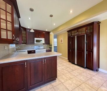 For Lease - 6998 hickling Crescent, Mississauga, Ontario - Photo 2