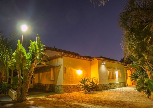 VILLA FOR RENT ALL YEAR ROUND WITH PRIVATE POOL IN MORAIRA