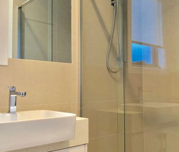 Spacious in great location - Photo 2