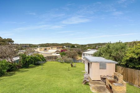 Charming, Low-Maintenance Original Home – Ideal Weekender or Permanent Residence! - Photo 4