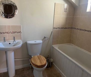 2 bedroom terraced house to rent - Photo 3