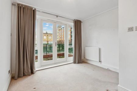 4 bedroom house in Barnes - Photo 3