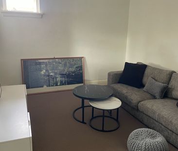 Caulfield North - Photo 2