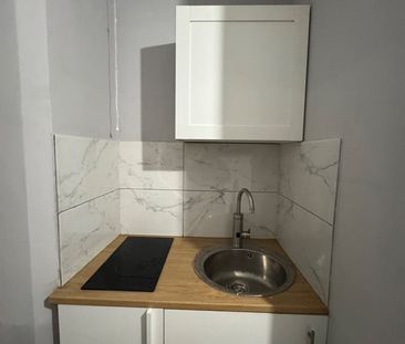 Studio Flat, Radstock Road, RG1 - Photo 5