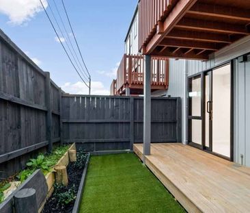 Warm & Bright New Townhouse - Photo 3