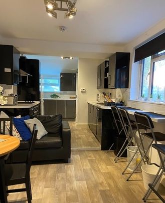 Room in a Shared House, Cromwell Road, SO15 - Photo 1