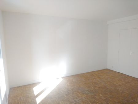 Appartement T3 de 58 m² en bon état général avec un parking et un cellier. - Photo 3