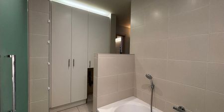 Appartement te huur in Oud-Turnhout voor € 900 met 1 slaapkamer - Photo 2