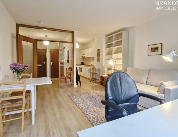 Blick ins Grüne! 2-Zimmer-Wohnung mit großem Balkon und Tiefgaragenstellplatz in HH-Volksdorf - Photo 1