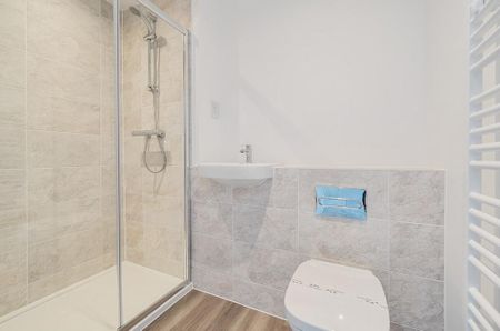 3 bedroom semi-detached house to rent - Photo 2