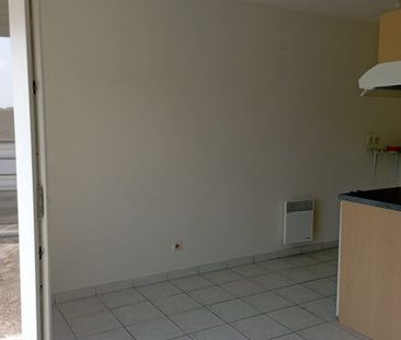 STUDIO AVEC TERRASSE + PARKING - Photo 2