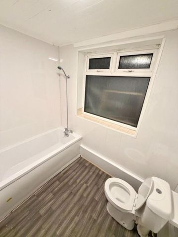 3 bedroom end of terrace house to rent - Photo 5