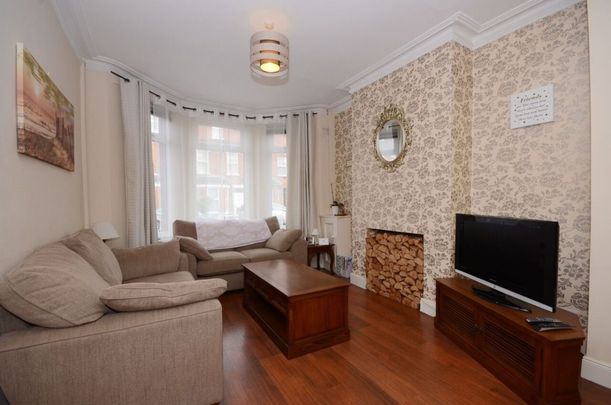 41 Ravenhill Avenue, Belfast BT6 8LD - Photo 1