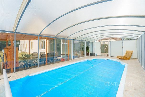 Pronájem domu 290 m² s pozemkem 896 m² - Photo 1