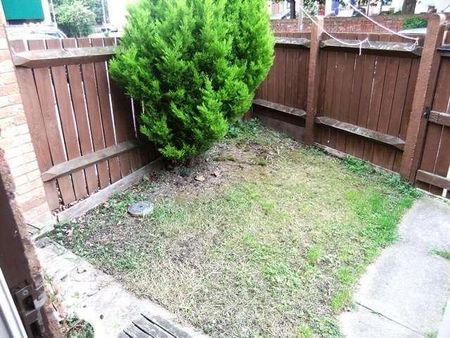 Empire Wharf Road, London, E14 - Photo 5