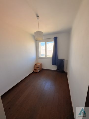 Location Appartement 3 pièces 85m² MARSEILLE 9ème - Photo 3