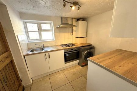 2 Bedroom Terraced To Let - Photo 2