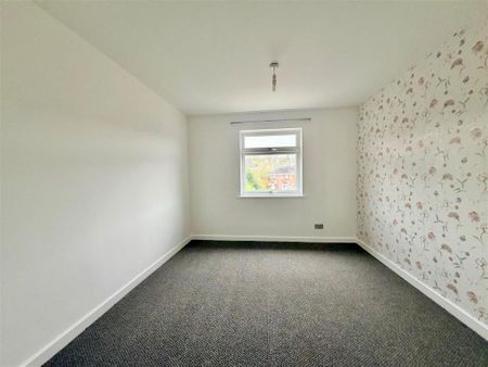 3 bedroom end of terrace house to rent - Photo 2