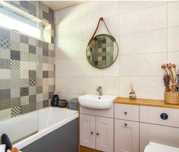 4 bedroom terraced house to rent - Photo 4