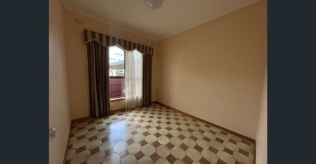 64 Hammond Street, Thornbury, Vic 3071 - Photo 2