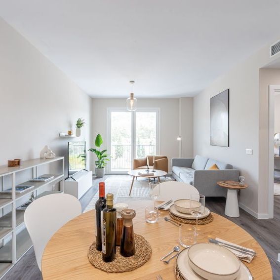 Alquiler de piso en Avenida Octavio Paz, 12 - Photo 1