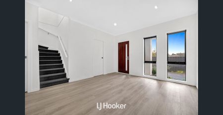 🏡 Modern 3-Bedroom Townhouse in Prime Narre Warren Location - Photo 3