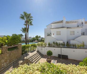 2 Bedroom Apartment For Rent in Nueva Andalucía, Málaga - Photo 1