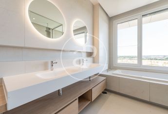 Triplex penthouse for rent in La Finca